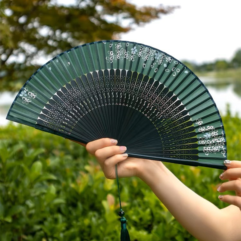 Retro Silk Folding Fan for Wom - Art Craft Room recension och pris